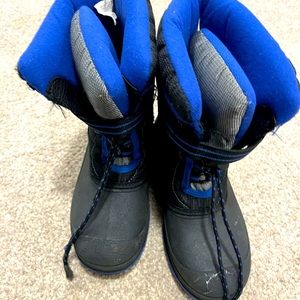 Boys black boots with blue accents. size 4